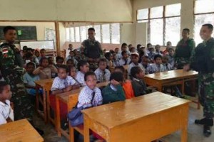 Pamtas RI-PNG Yonif Raider 514 Tanamkan Cinta Tanah Air  